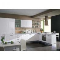 Кухня в снежно бяло