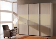 Триклирен гардероб с плъзгащи се врати